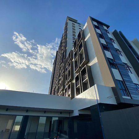 Elijah Hotel Dasmarinas Esterno foto