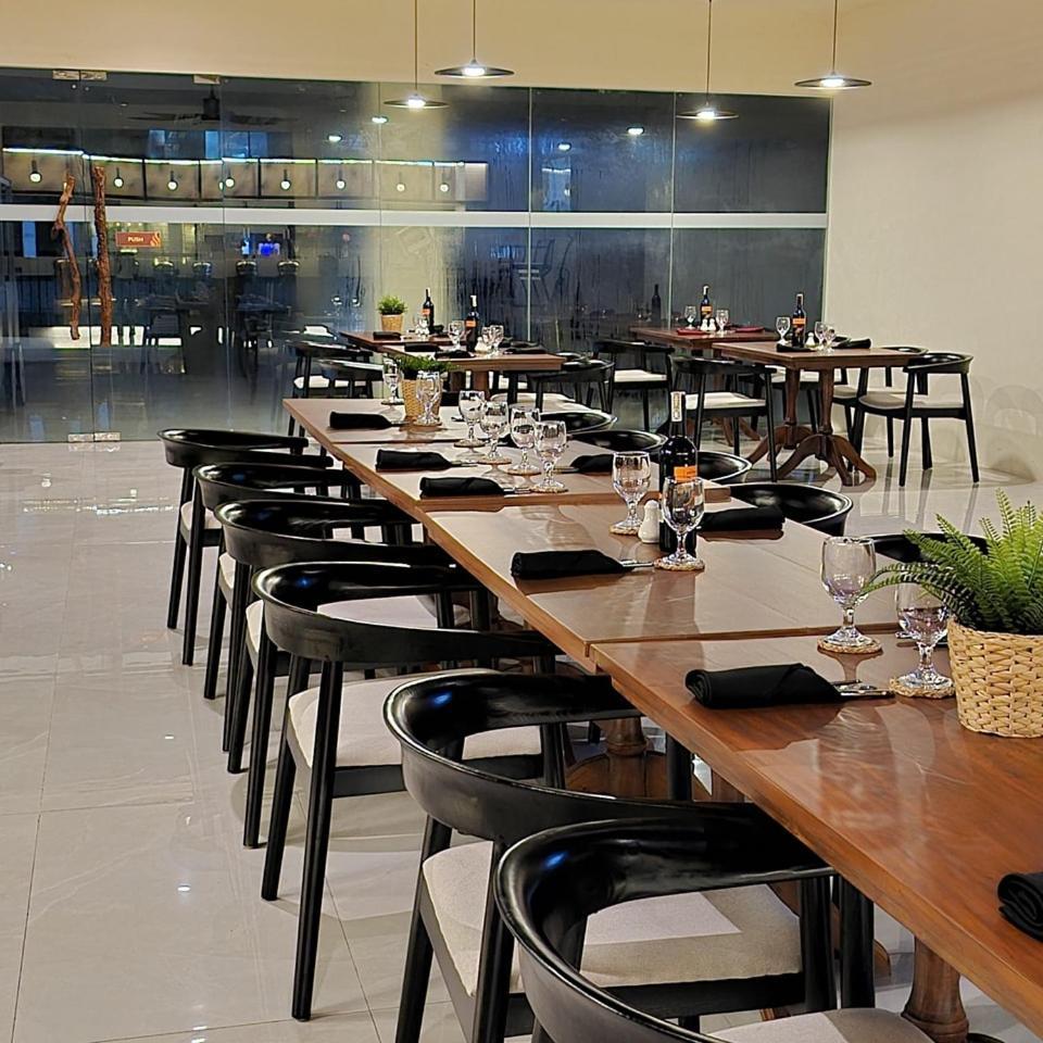 Elijah Hotel Dasmarinas Esterno foto
