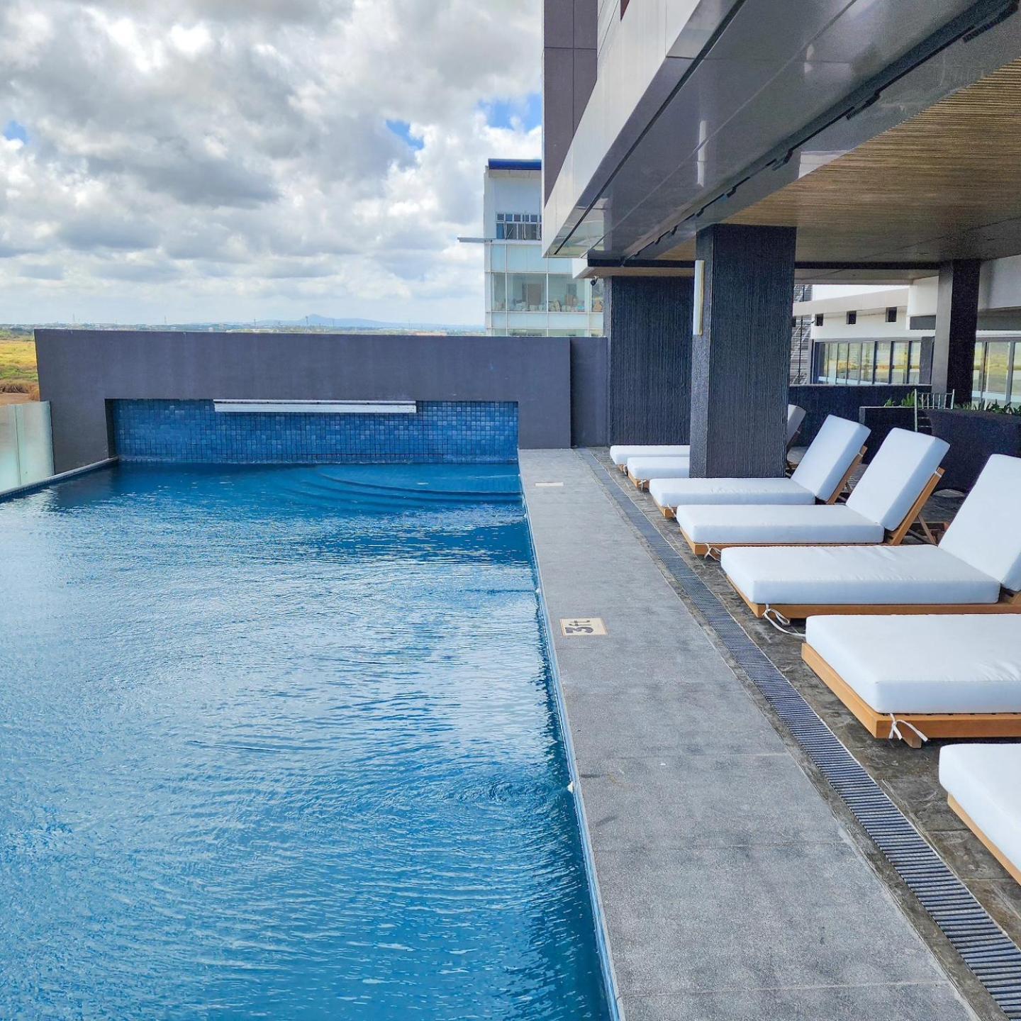 Elijah Hotel Dasmarinas Esterno foto