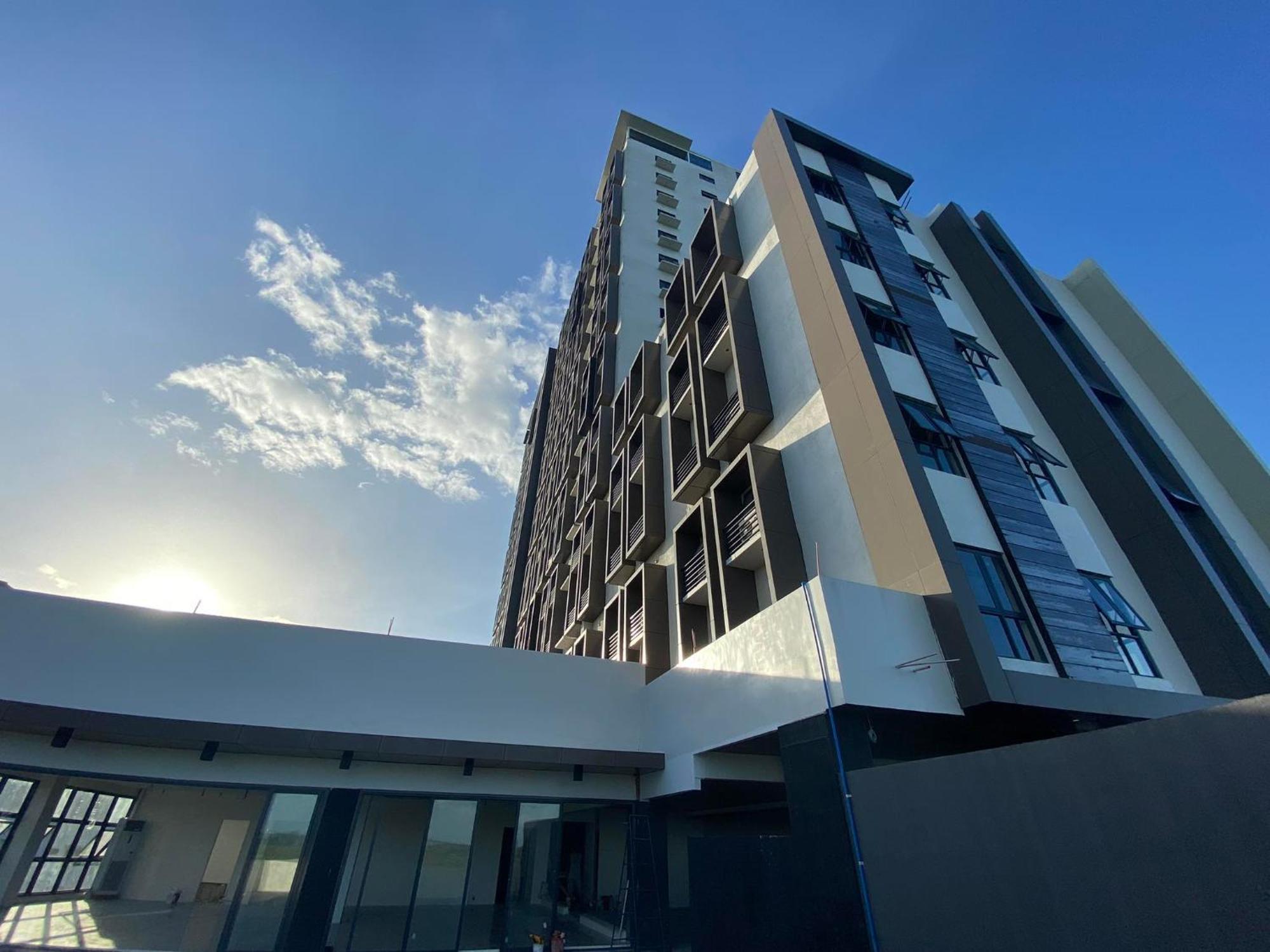 Elijah Hotel Dasmarinas Esterno foto