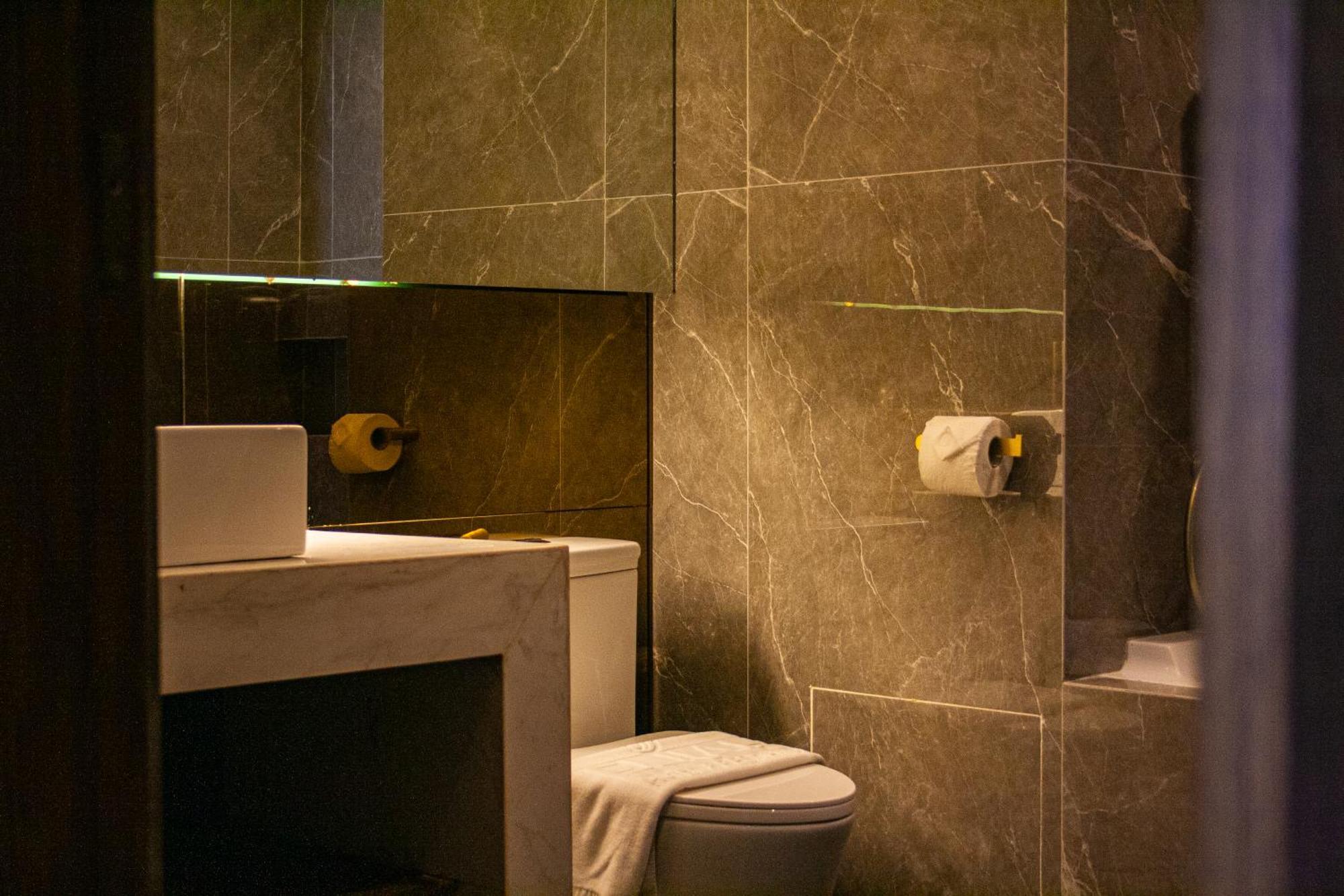 Elijah Hotel Dasmarinas Esterno foto