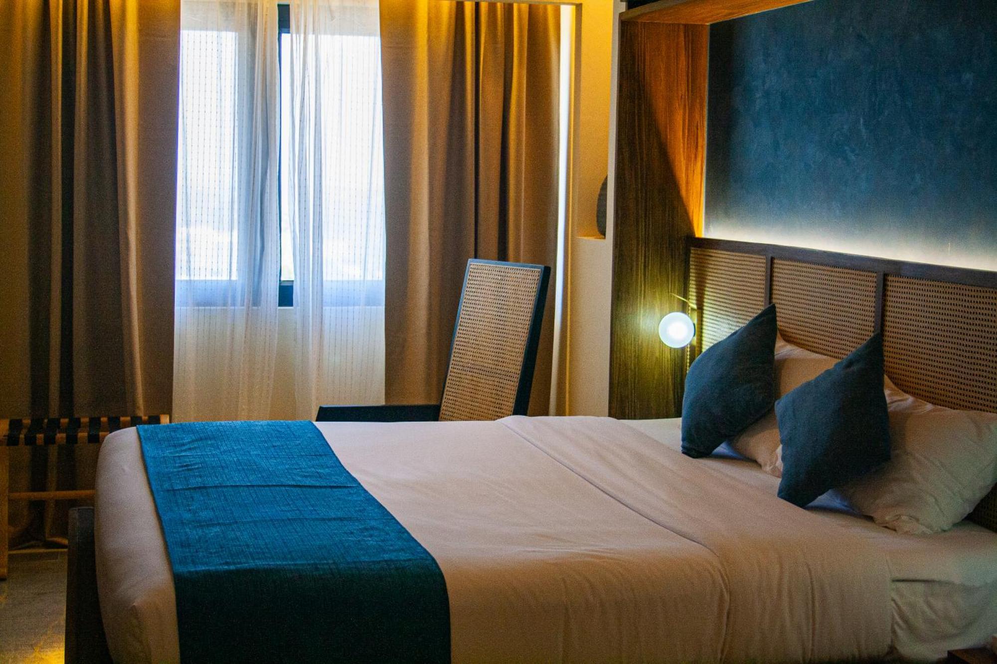 Elijah Hotel Dasmarinas Esterno foto
