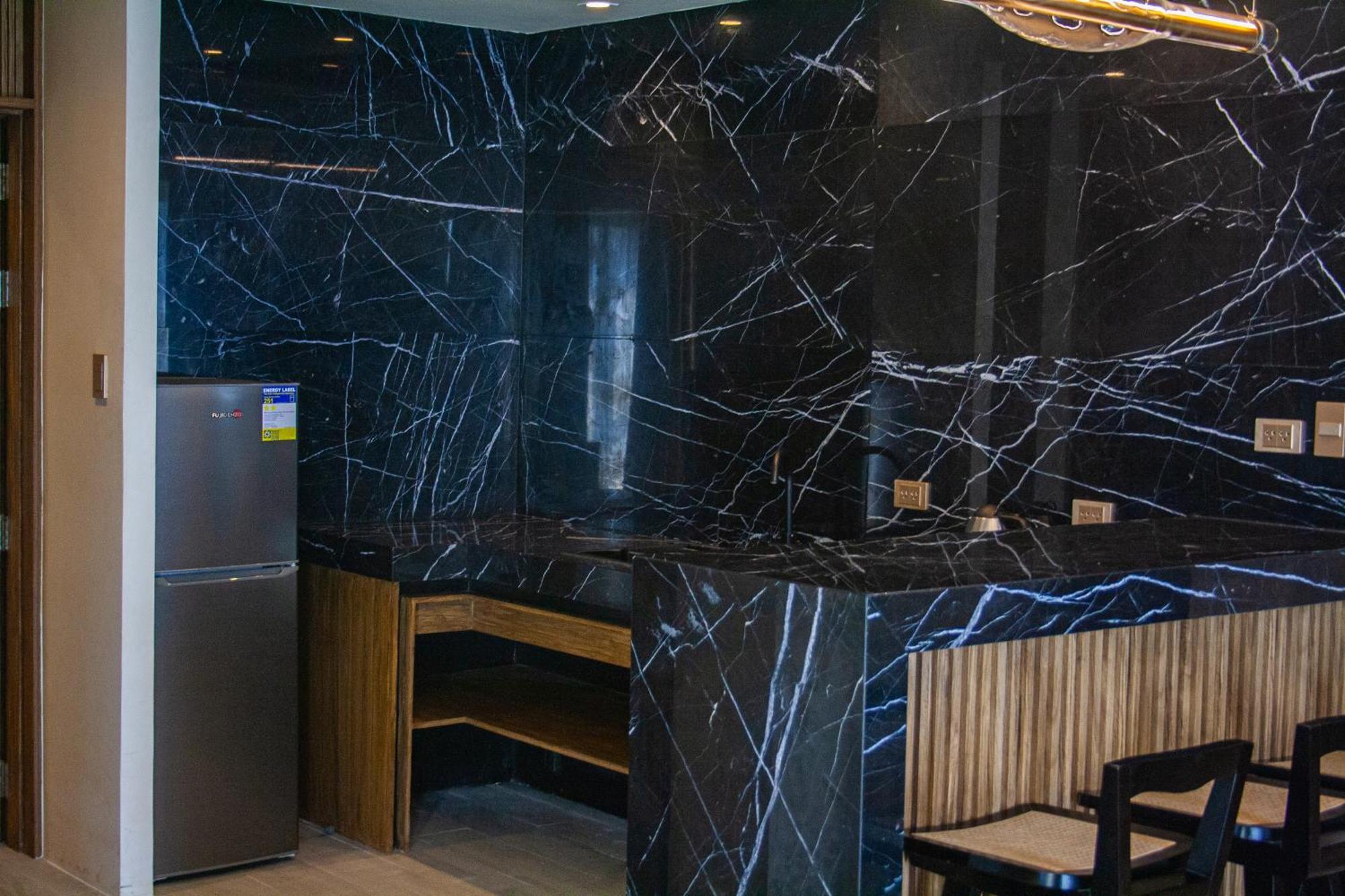 Elijah Hotel Dasmarinas Esterno foto