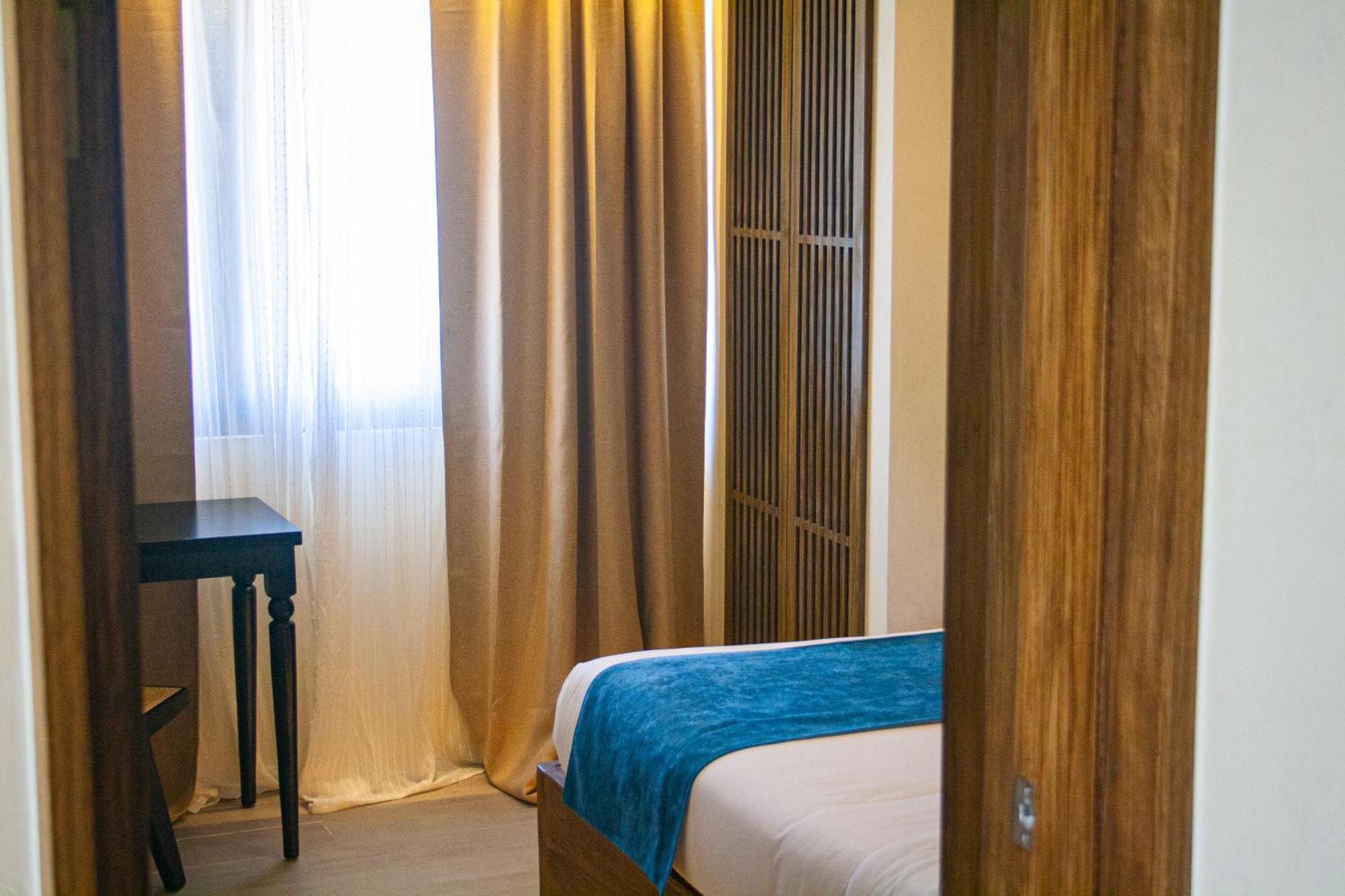 Elijah Hotel Dasmarinas Esterno foto