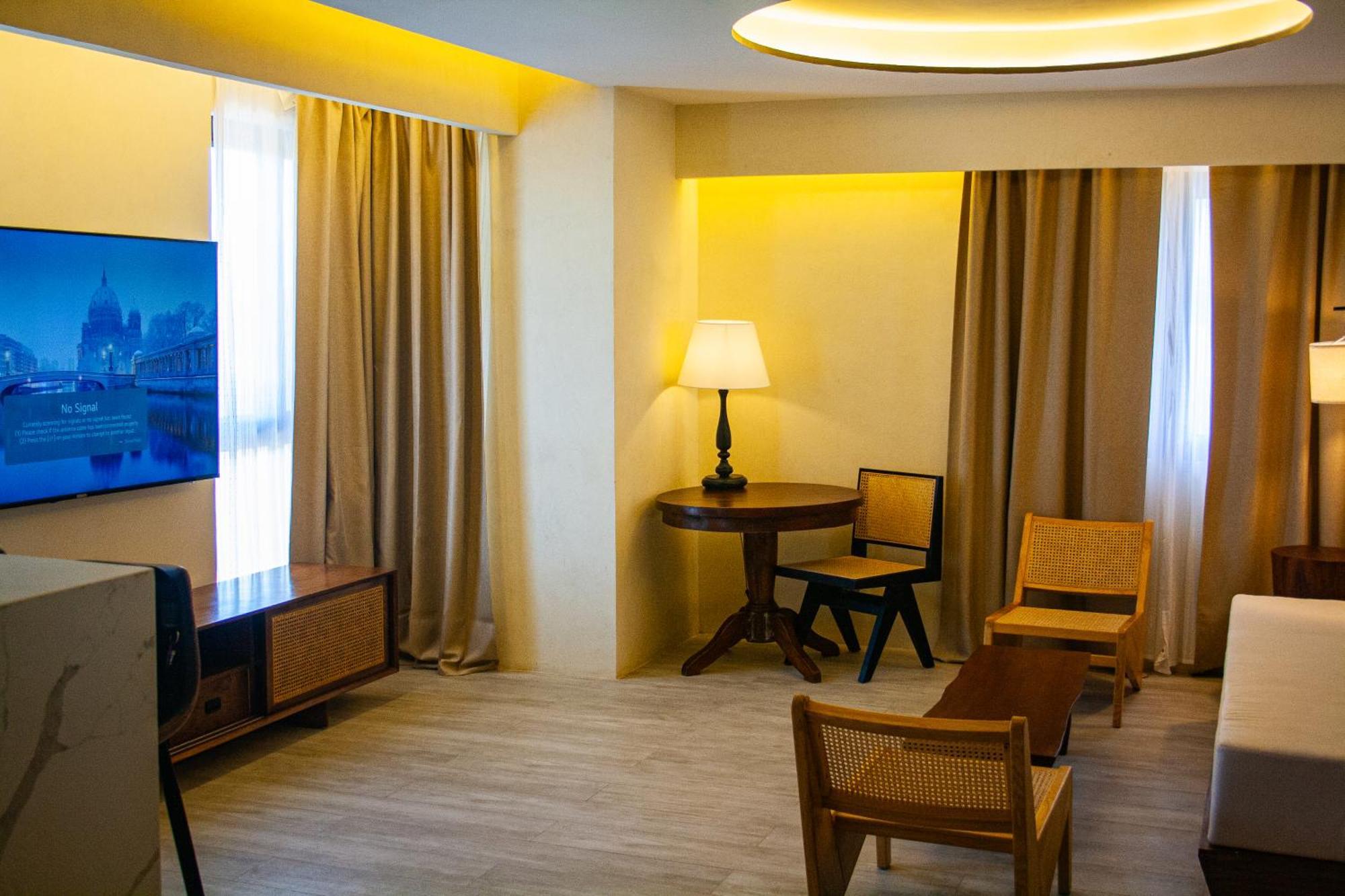 Elijah Hotel Dasmarinas Esterno foto