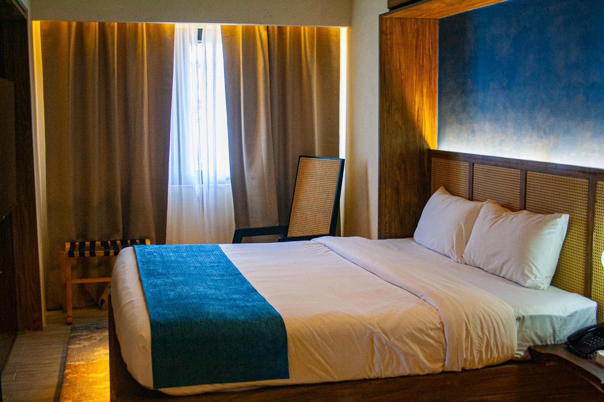 Elijah Hotel Dasmarinas Esterno foto