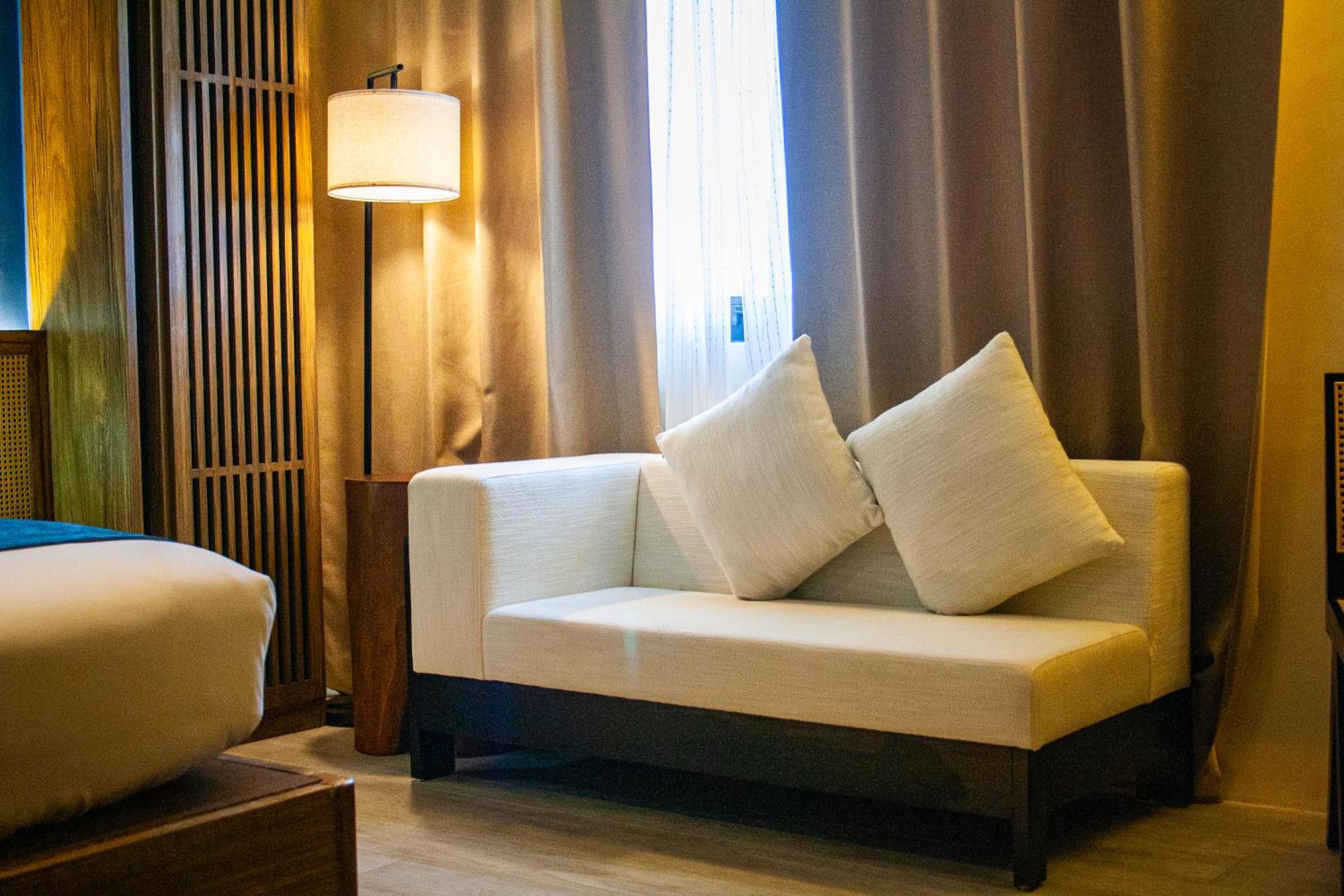 Elijah Hotel Dasmarinas Esterno foto