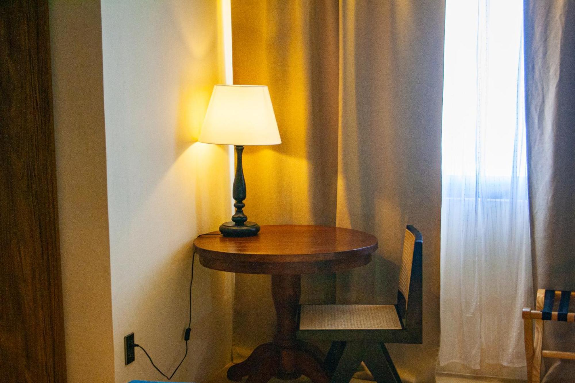 Elijah Hotel Dasmarinas Esterno foto